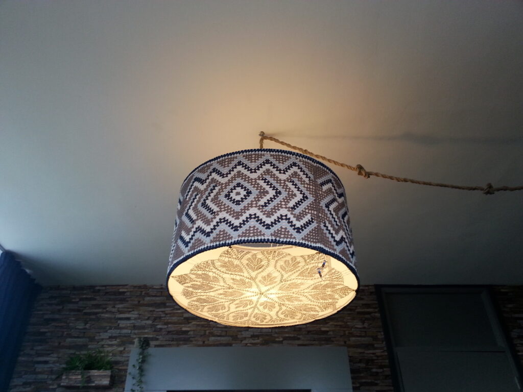 Fauve Oberije Mandala/Drop in the pond pattern. Lampenkap Gehaakt -NL